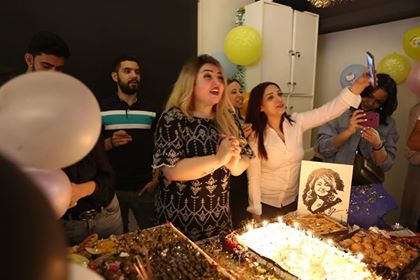 صور| مها أحمد تتعاقد على عمل فني جديد وتحتفل بعيد ميلادها برفقة نجلها