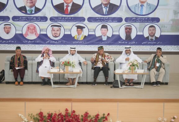 تحت رعاية الندوة العالمية للشباب الإسلامي* *الملتقى العالمي (14) للغة العربية المنعقد في إندونيسيا يثمن جهود الملك 